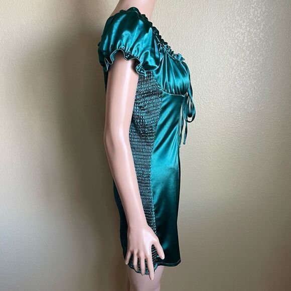 Mable Off Shoulder Satin Dress Emerald Green Size Large - Picture 4 of 6